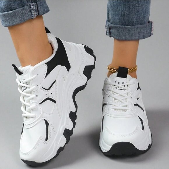 2025 New Style! Colorblocked Lace-Up Low-Top Sneakers, Lightweight And Versatile - Picture 2 of 6